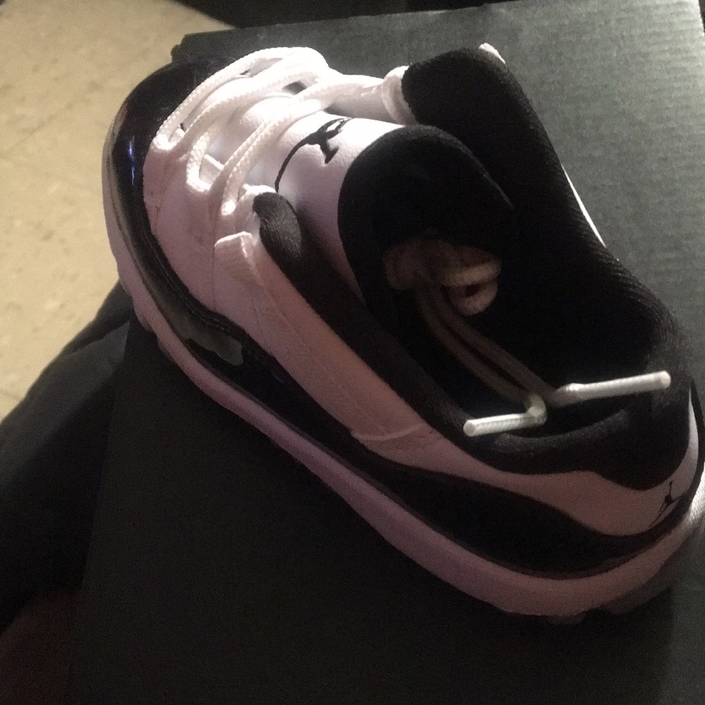 Jordans 11 retro low BT brand new